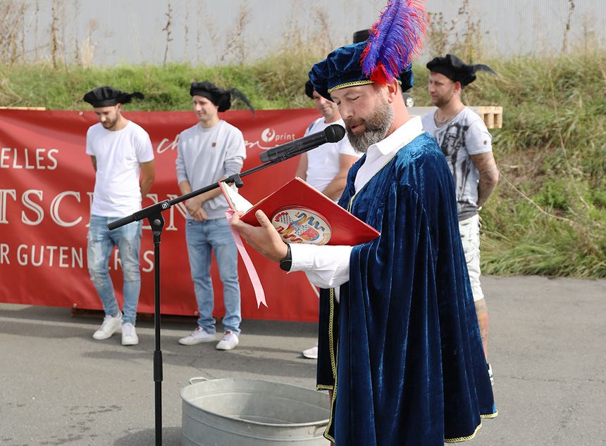 Jens Erdmann führt durch die Zeremonie