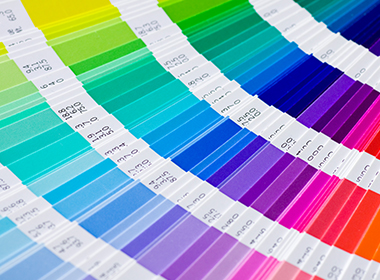 Ein Farbfächer für im Flexodruck geutzte Pantonefarben