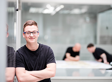 Christiansen Print employee Fabien Schneevoigt in the production.